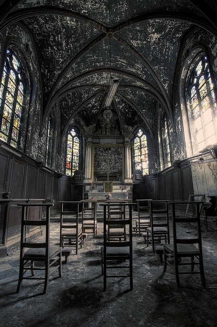 abandoned-church05
