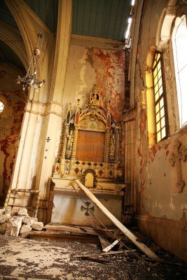 abandoned-church06