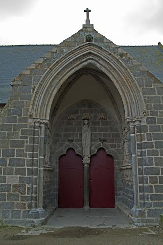 saint-suliac-church-porch